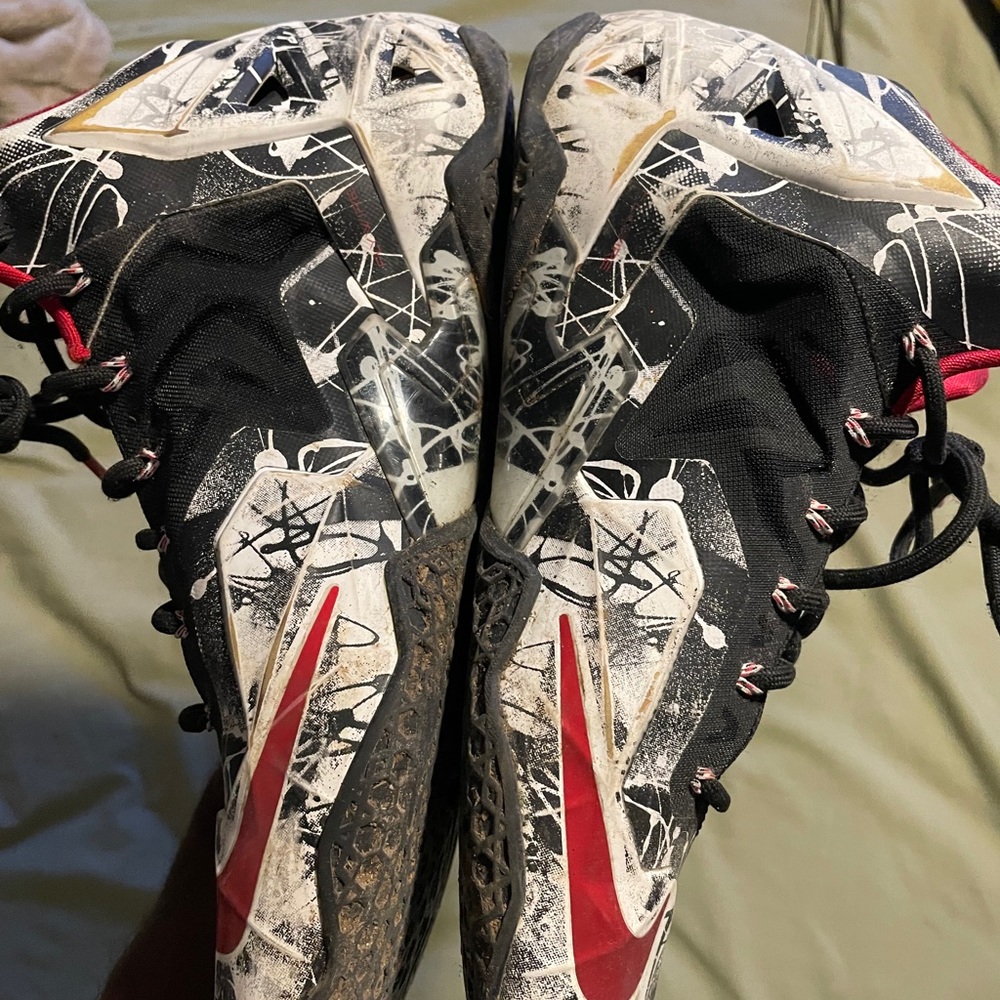 Lebron Graffiti Size 11